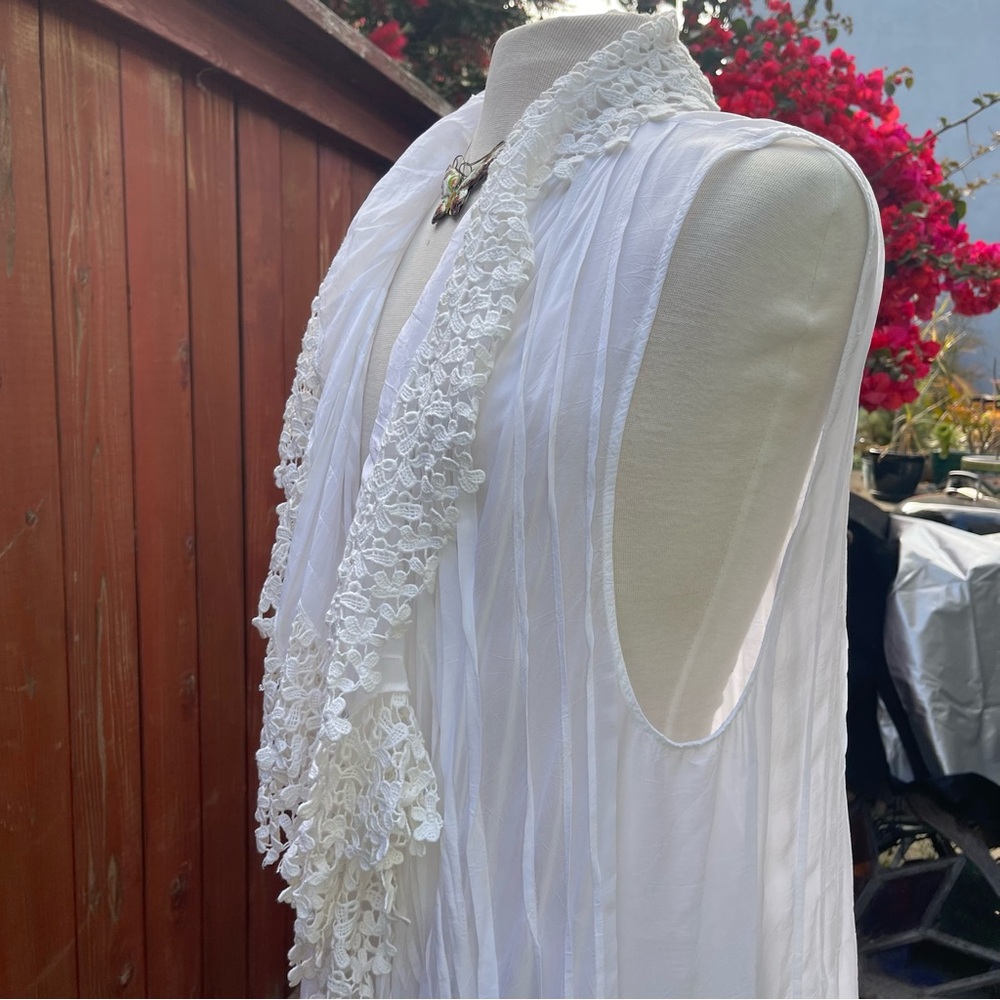 Vintage Johnny Was White Sleeveless tunic vest top with Lace Trim - Picture 15 of 16